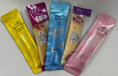 《試食優惠》Mon petit puree kiss～Mon Petit Natural Kiss 吱吱醬 10g X 2支 （5款味道）《如其中一種味道缺貨，會用其他味道代替》