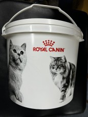 購買 Royal Canin 貓狗乾糧滿＄1000，即送您 Royal Canin 5.6L 糧食桶一個 （數量有限，送完即止）